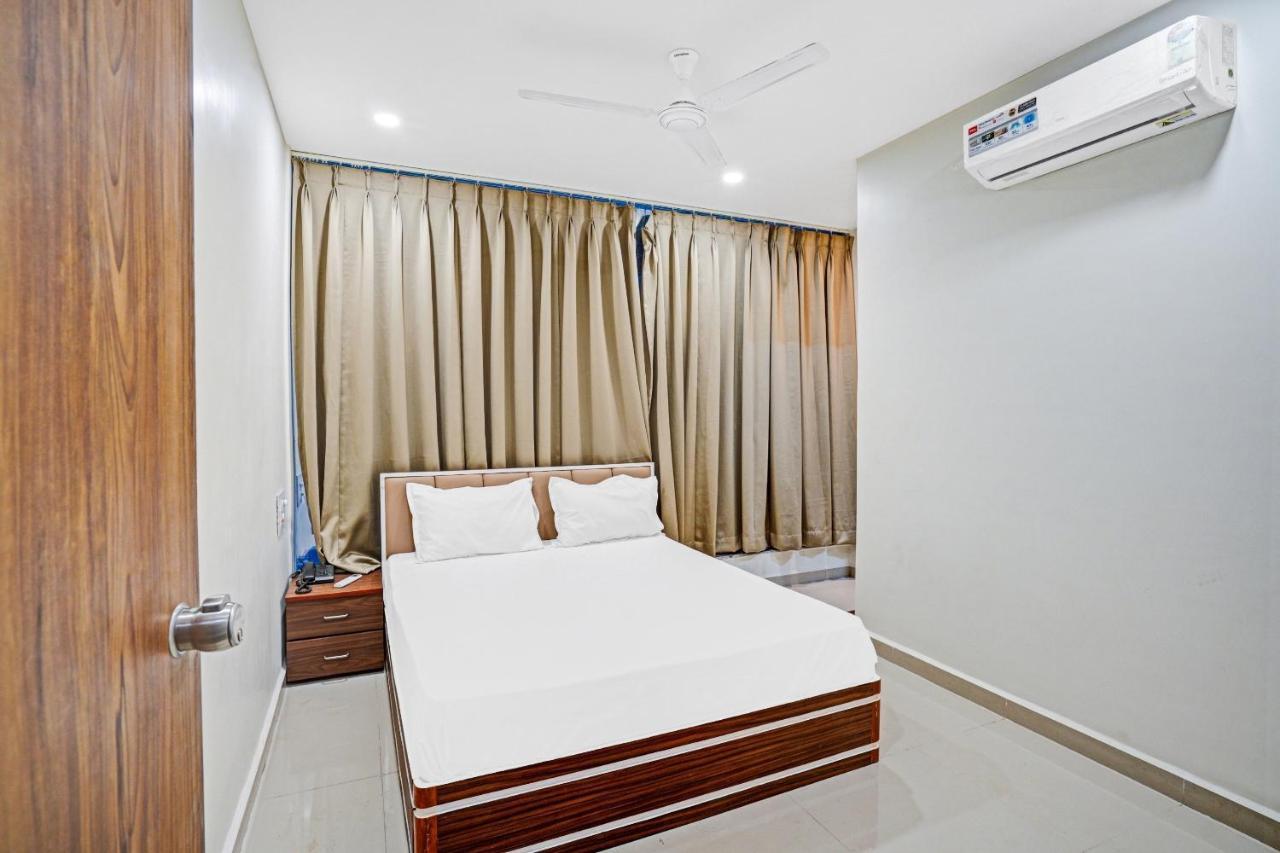 Collection O 83775 Hotel 4King Surat Exterior photo