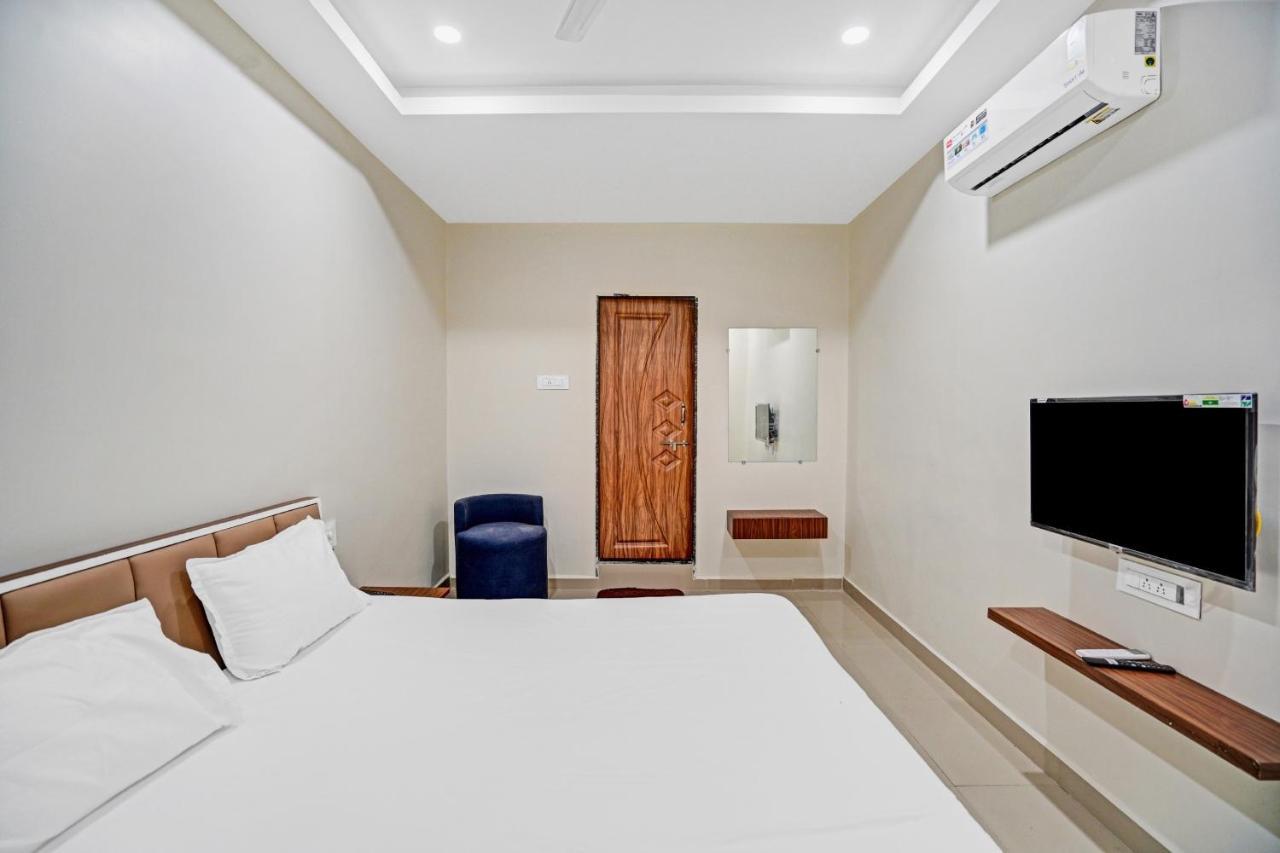 Collection O 83775 Hotel 4King Surat Exterior photo